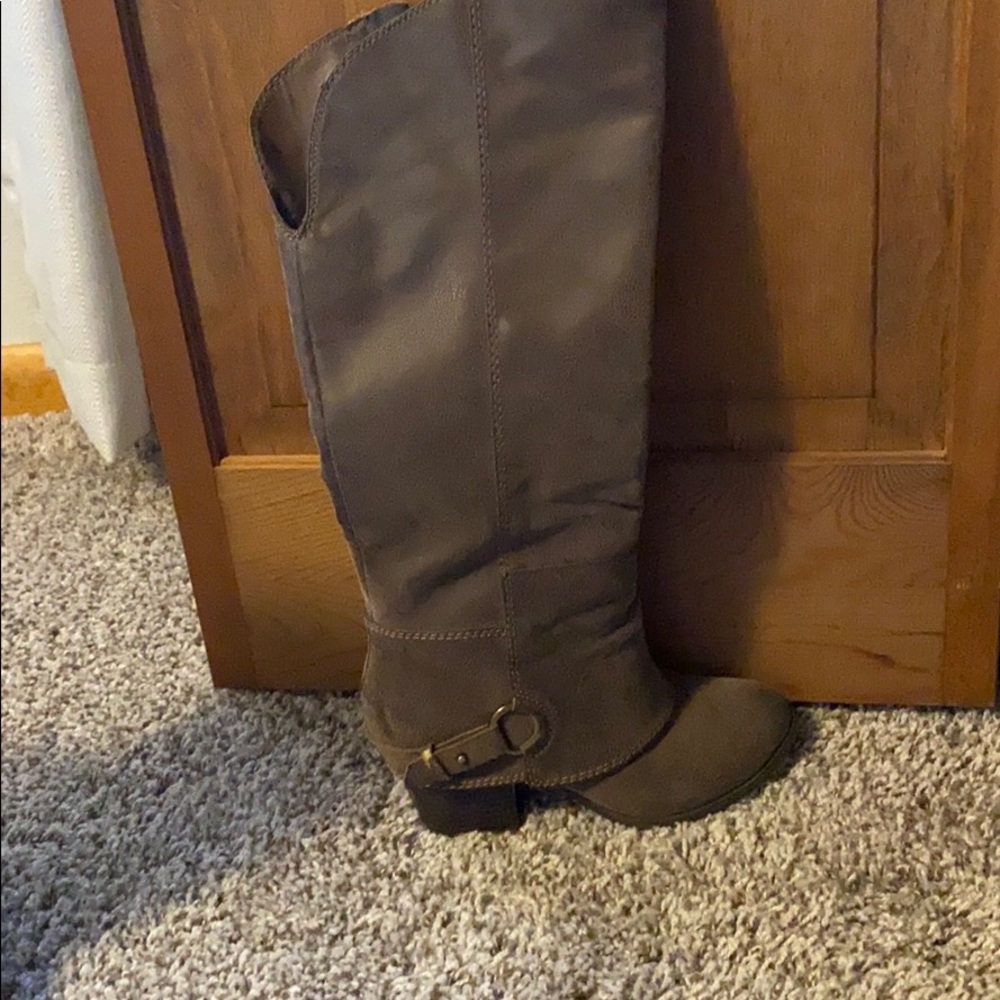 Heeled boots